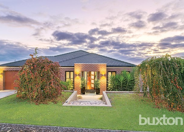 8 Lyttle Crescent, Cardigan Village VIC 3352