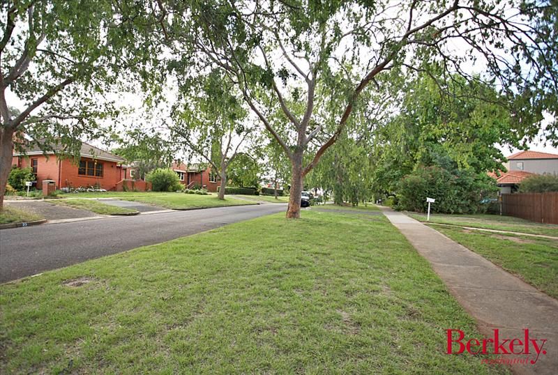16 Frome Street, Griffith ACT 2603, Image 2
