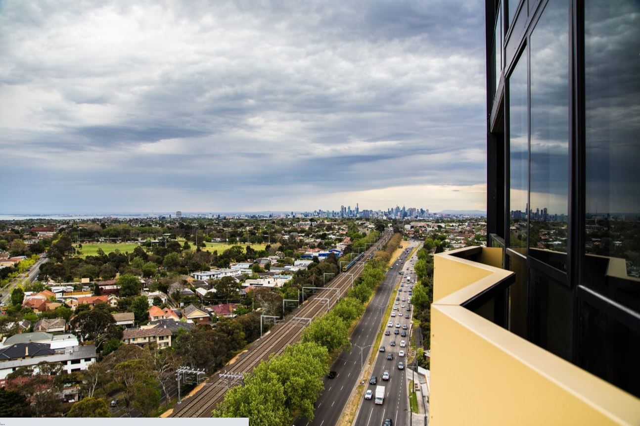 3 bedrooms Apartment / Unit / Flat in DANDENONG RD MALVERN EAST VIC, 3145