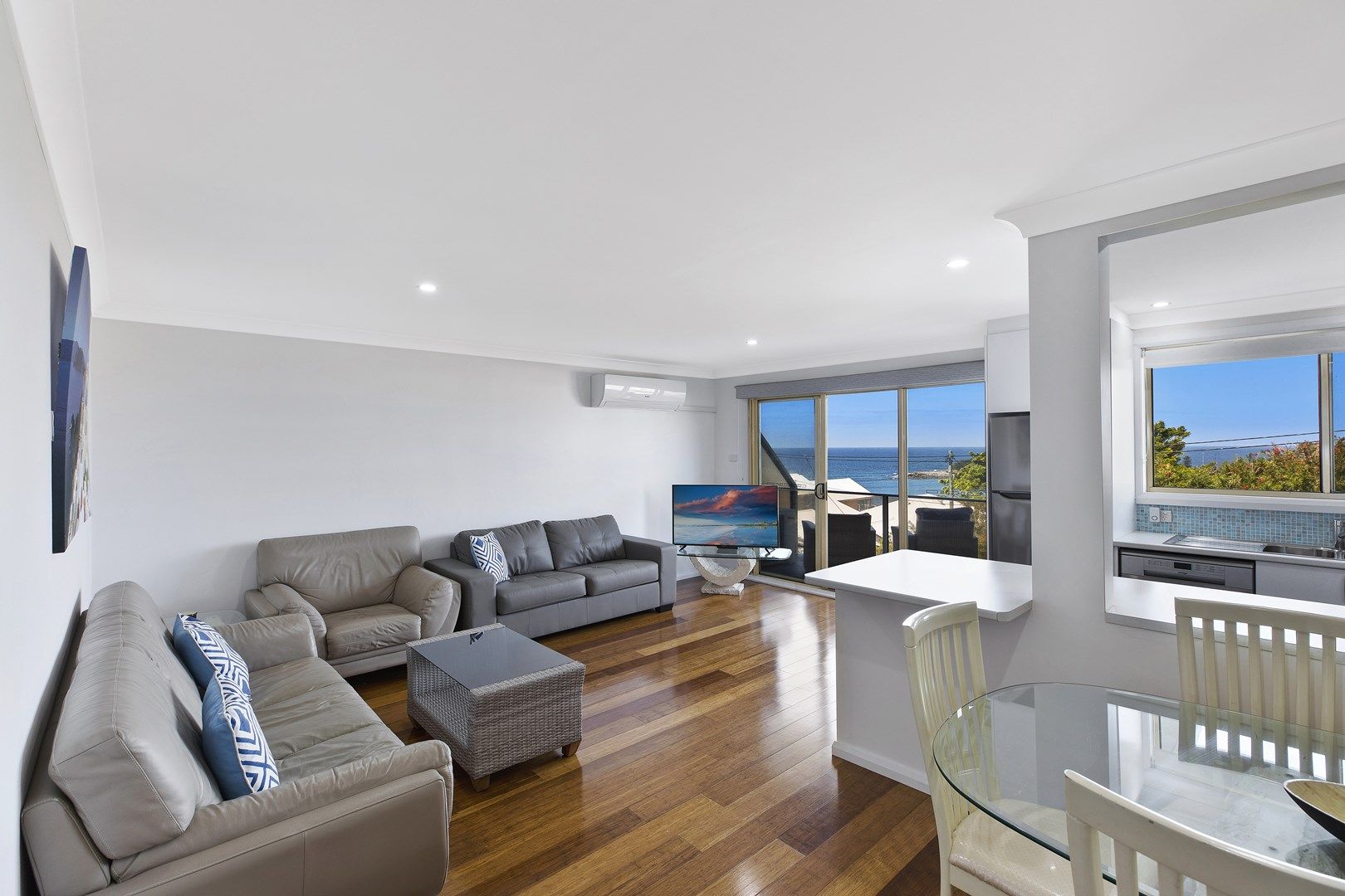 3 bedrooms Apartment / Unit / Flat in 10/15 Barnhill Road TERRIGAL NSW, 2260