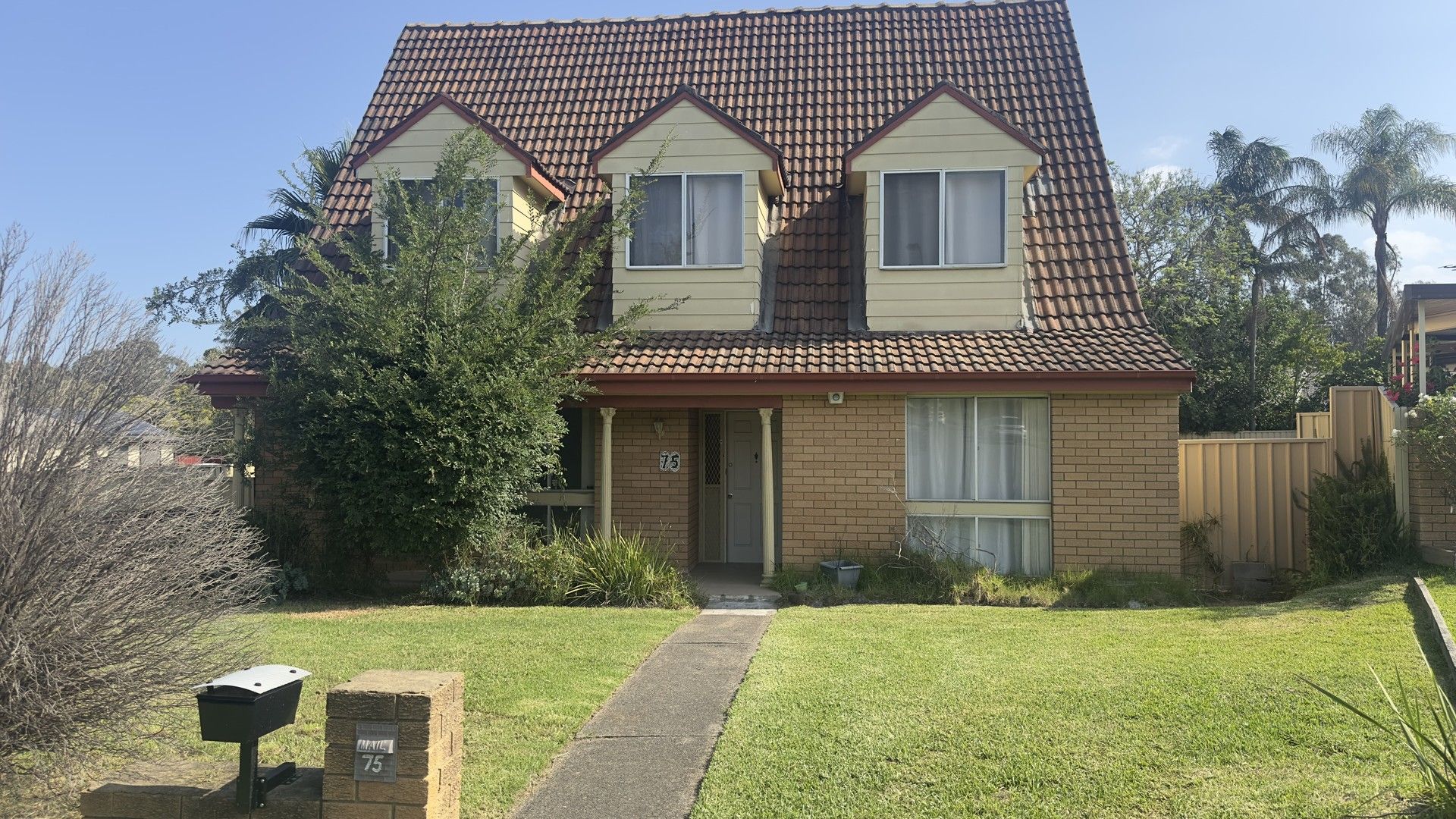 6 bedrooms House in 75 Summerfield Circuit CAMBRIDGE GARDENS NSW, 2747