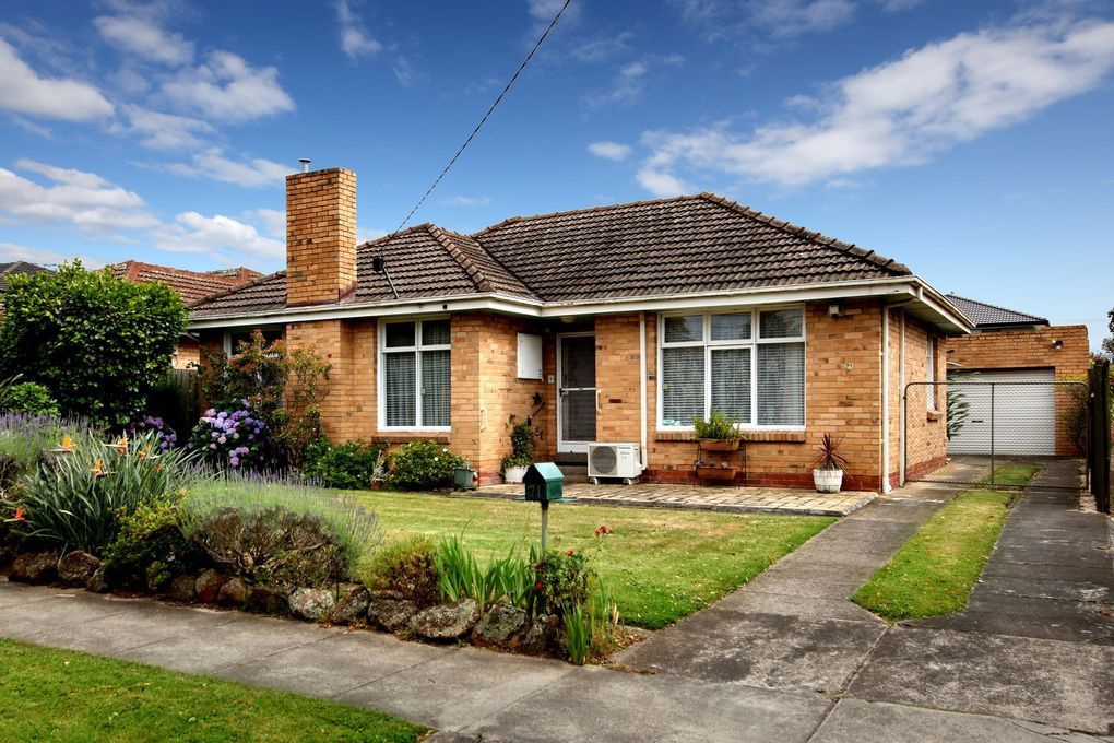 3 bedrooms House in 71 Beddoe Avenue BENTLEIGH EAST VIC, 3165