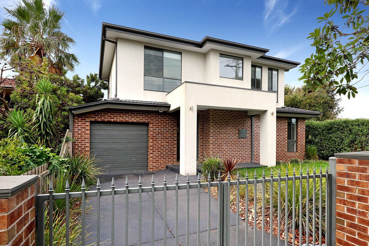 4 bedrooms Townhouse in 23 Lahona Avenue BENTLEIGH EAST VIC, 3165