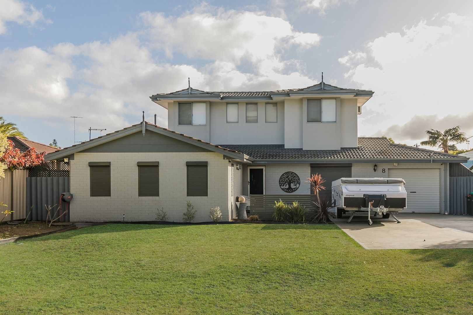 4 bedrooms House in 8 Brixham Way WARNBRO WA, 6169