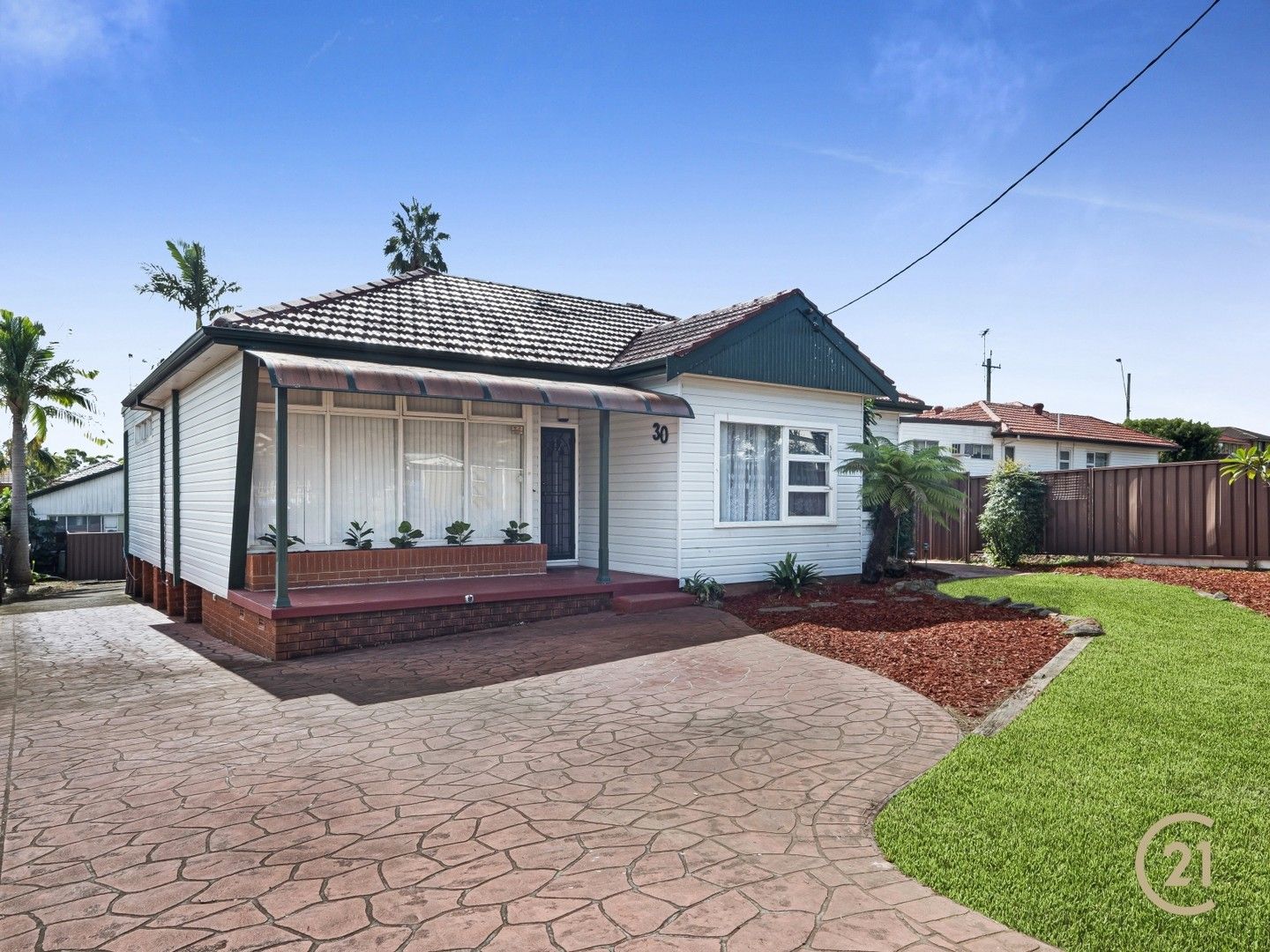 5 bedrooms House in 30 English Street GLENFIELD NSW, 2167