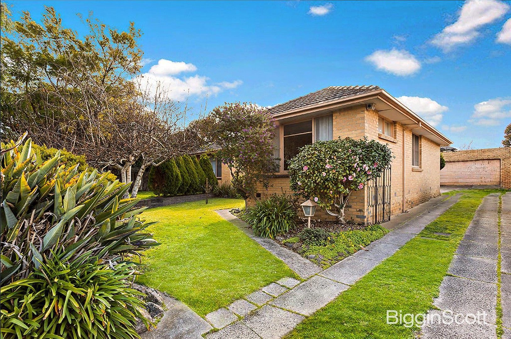 3 bedrooms House in 19 Quaintance Street MOUNT WAVERLEY VIC, 3149