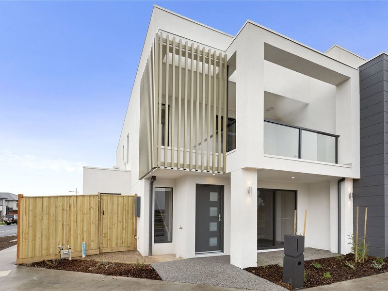 3 bedrooms Townhouse in 43 Williams Landing Boulevard WILLIAMS LANDING VIC, 3027