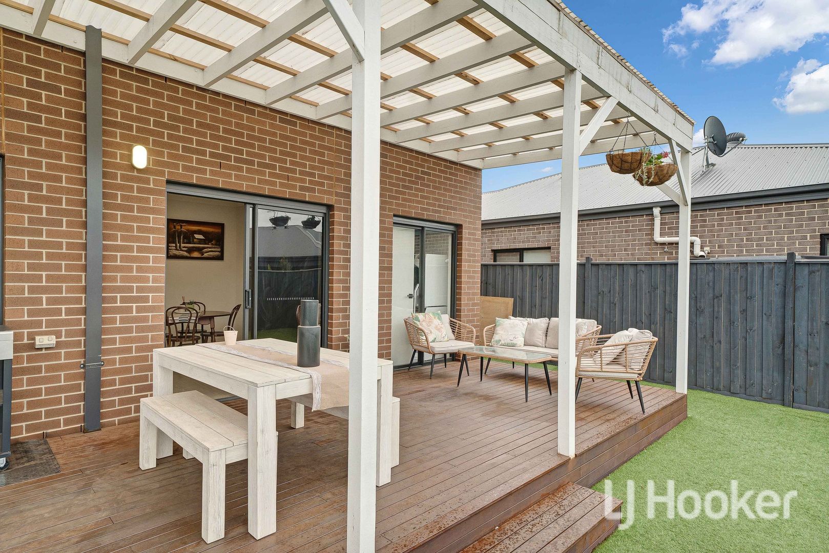 32 Waterbird Circuit, Weir Views VIC 3338, Image 2