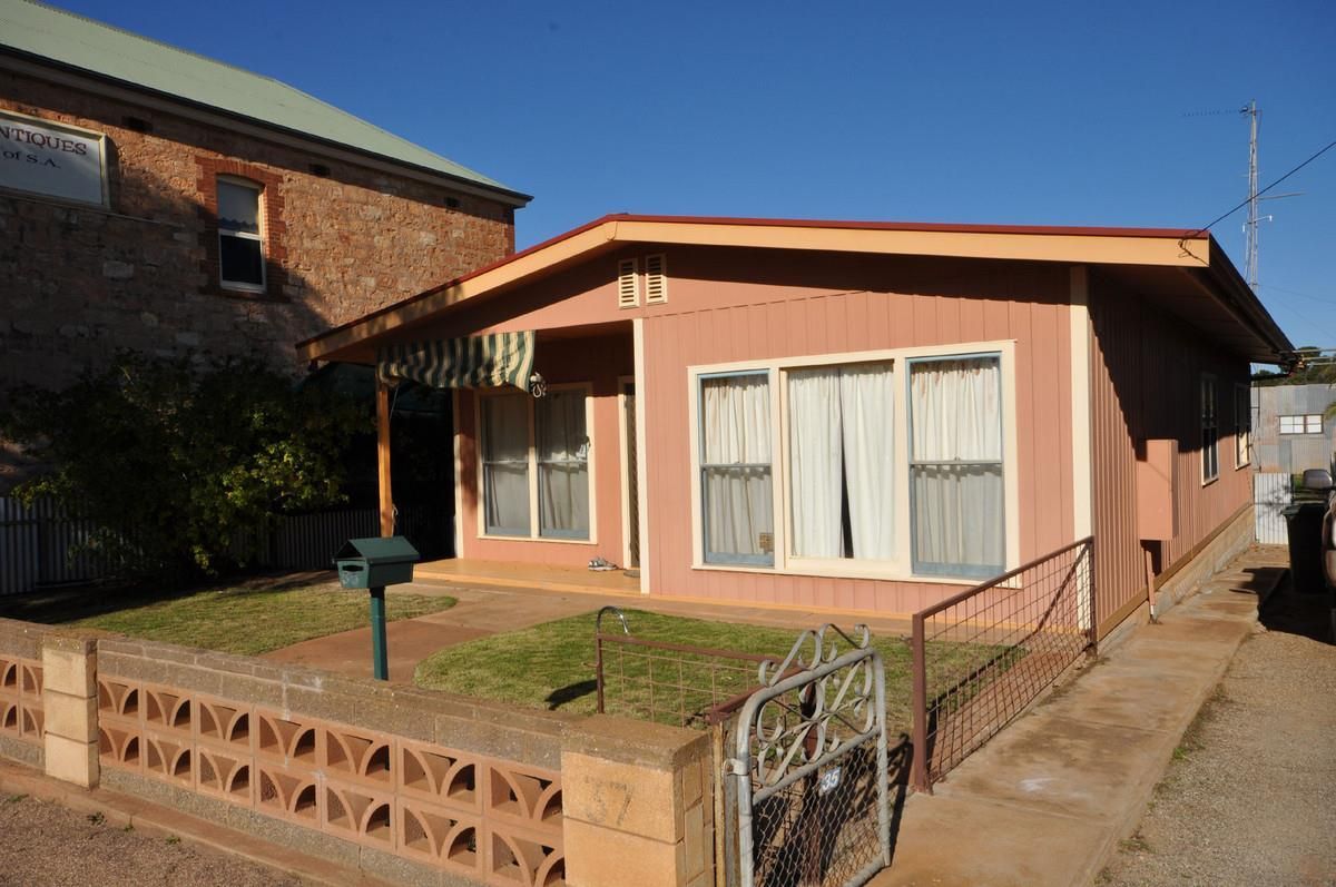 35 First Street, Quorn SA 5433