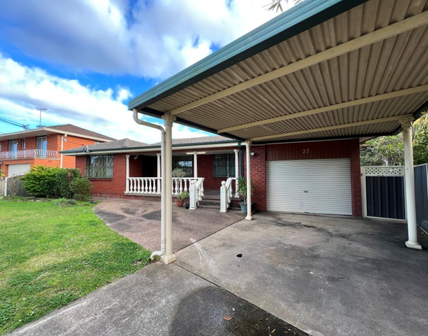 37 Musgrave Crescent, Fairfield West NSW 2165