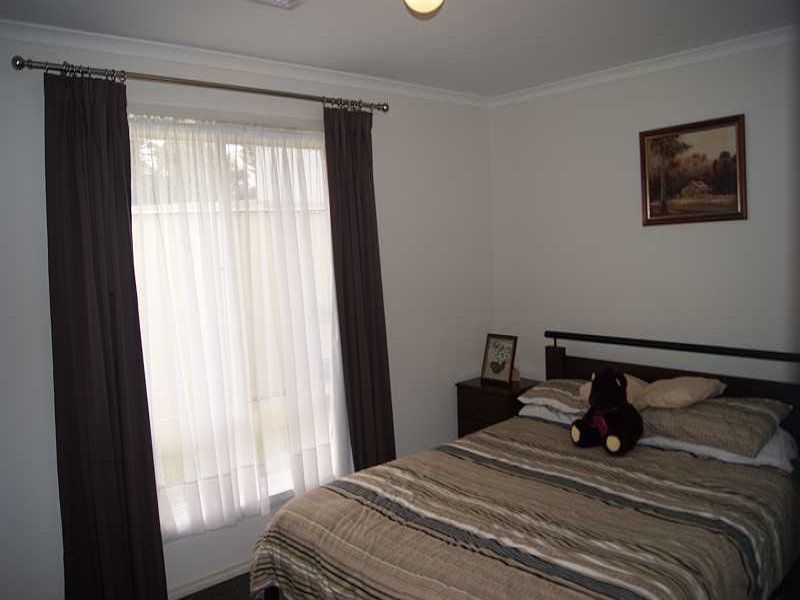 10 Manunda Avenue, Windsor Gardens SA 5087 House For Rent 550 Domain