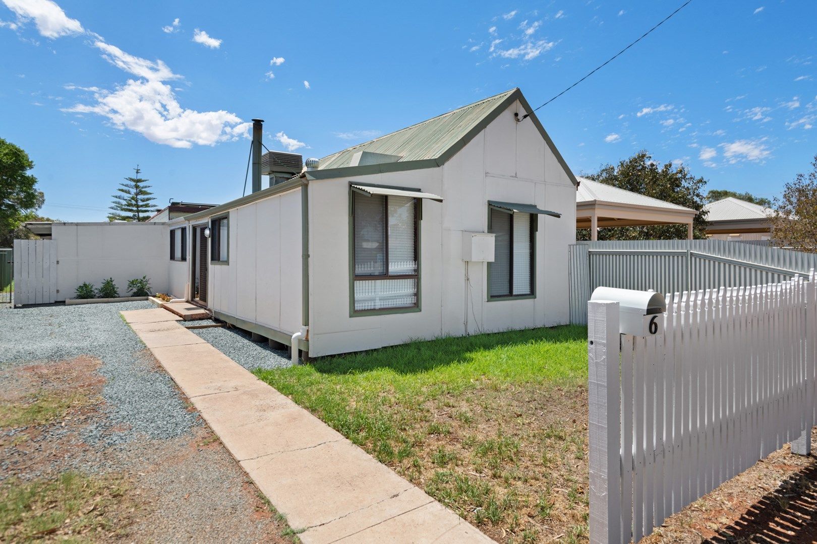 4 bedrooms House in 6 Boundary Street SOUTH KALGOORLIE WA, 6430