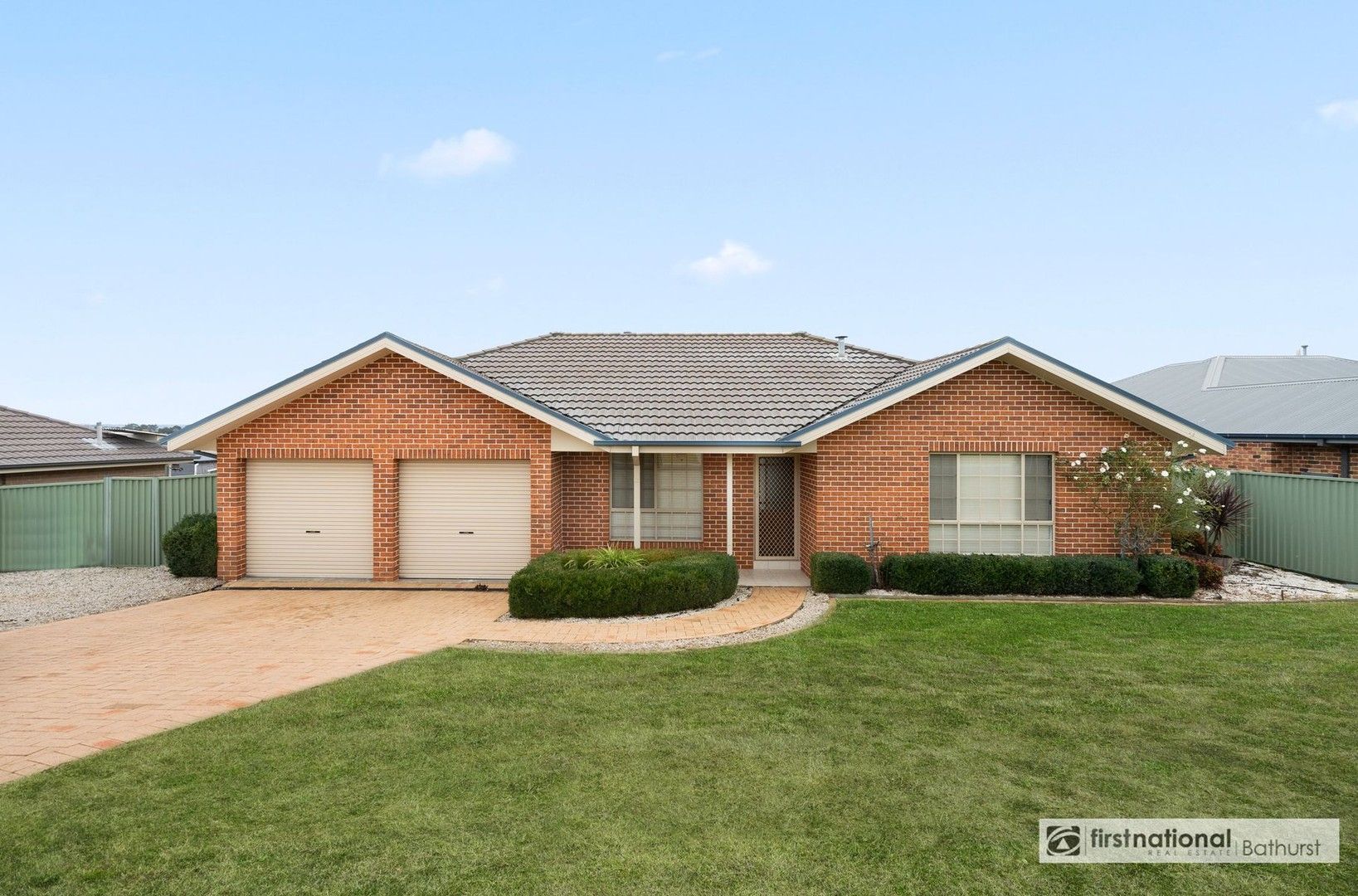 4 bedrooms House in 22 Sapphire Crescent KELSO NSW, 2795