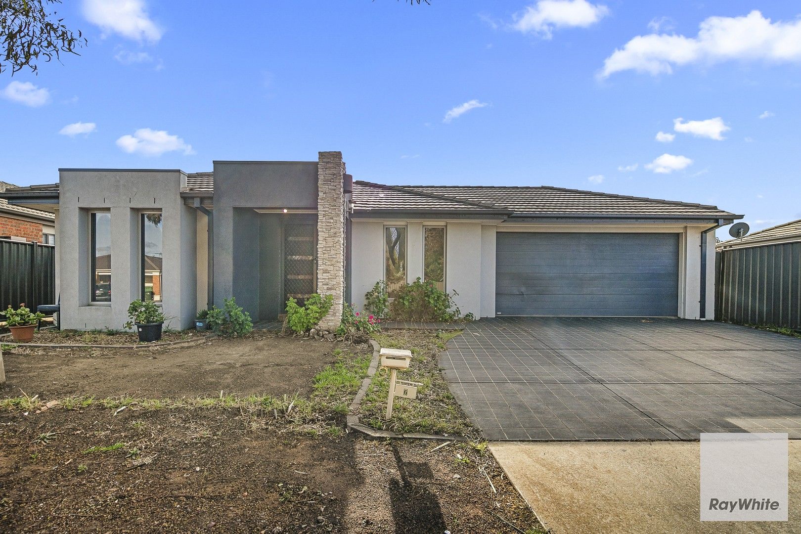 4 bedrooms House in 6 Stapehill Court DEER PARK VIC, 3023