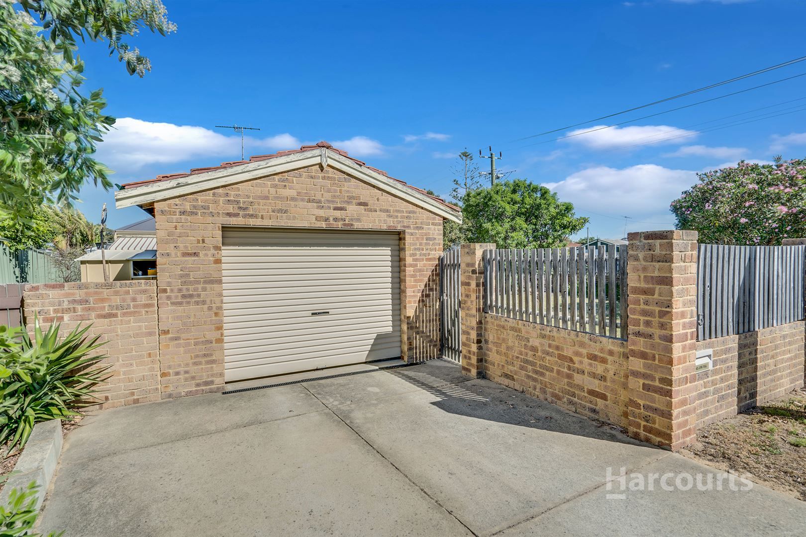 15 Dadger Street, Dudley Park WA 6210, Image 2