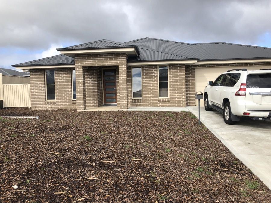 4 bedrooms House in 56 Mendel Drive KELSO NSW, 2795