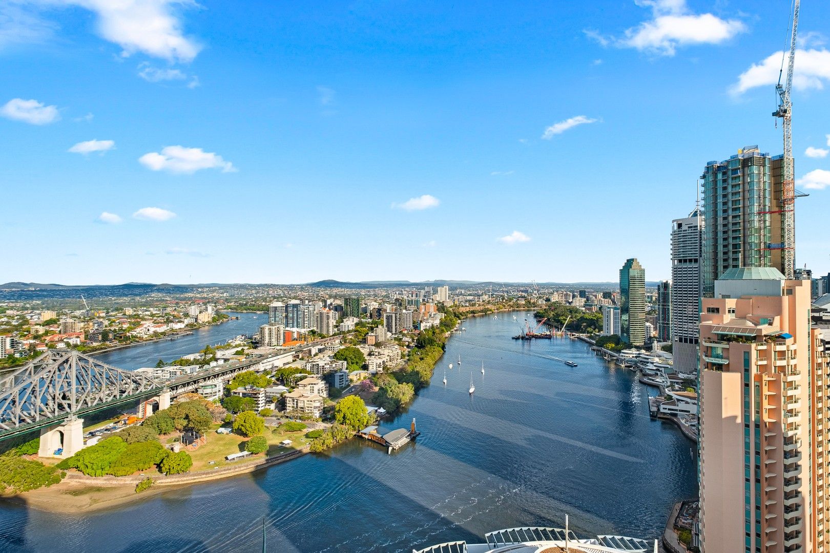3 bedrooms Apartment / Unit / Flat in 401/30 Macrossan Street BRISBANE CITY QLD, 4000