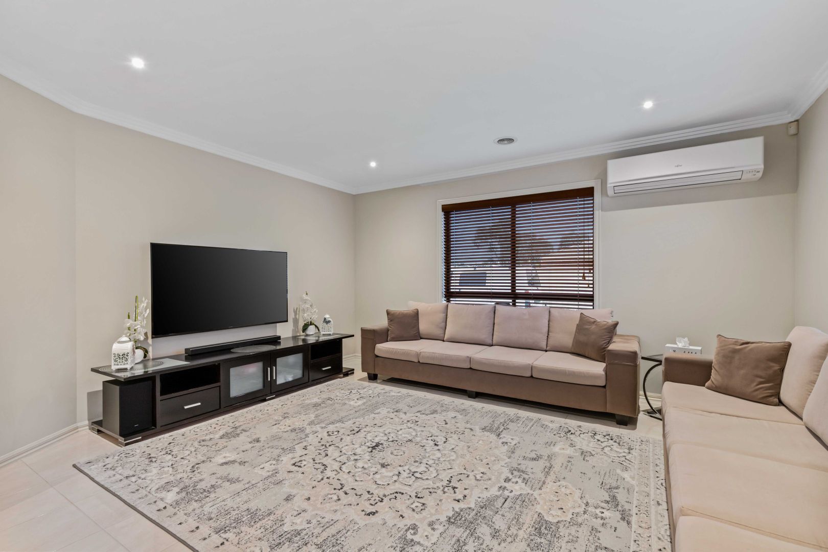 32 Jacaranda Drive, Taylors Hill VIC 3037, Image 2