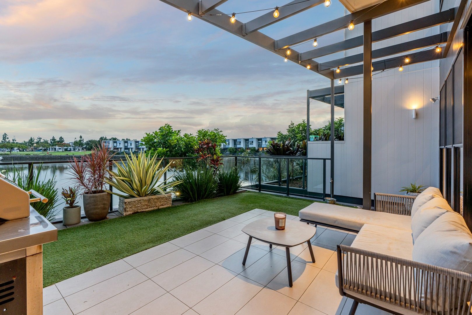 3 bedrooms Townhouse in 38 Northwater Drive HOPE ISLAND QLD, 4212