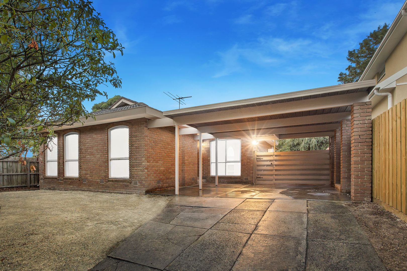 13 Mt Dandenong Road, Ringwood East Property History & Address