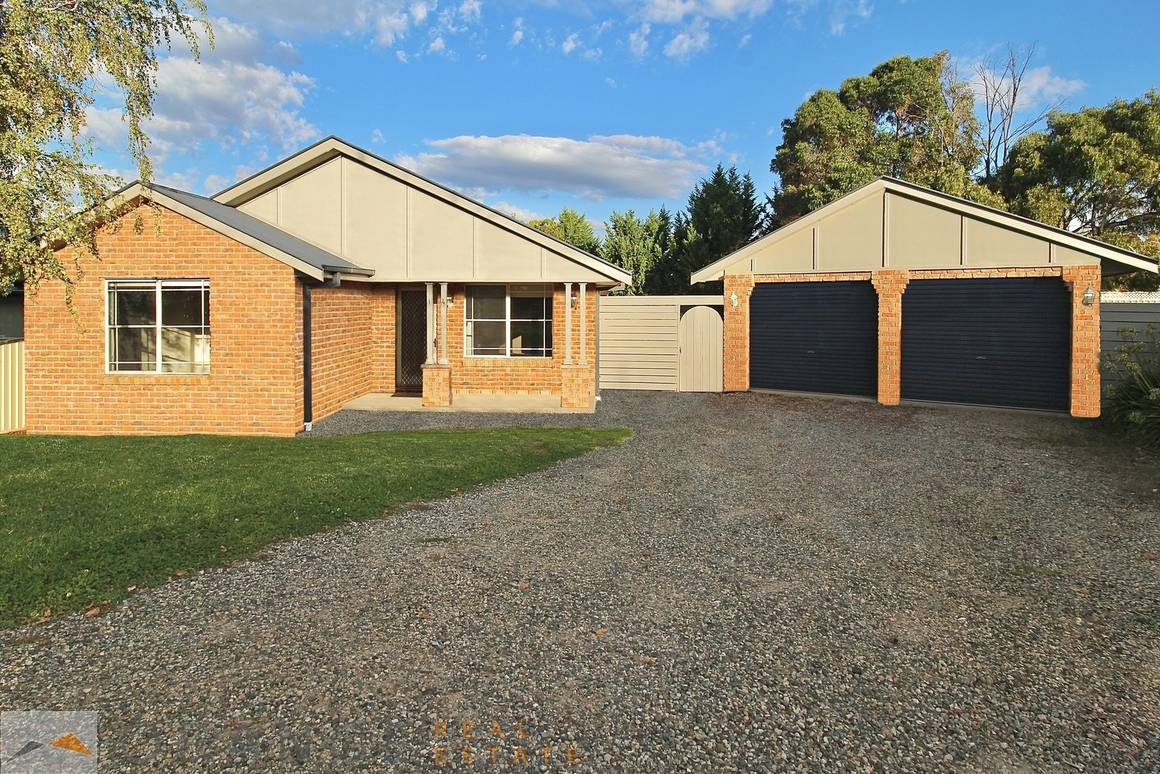 Picture of 14 George Weily Place, ORANGE NSW 2800