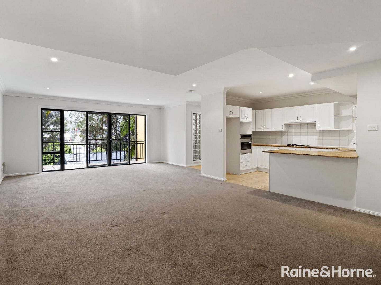 14/2 Adcock Avenue, West Gosford NSW 2250, Image 2