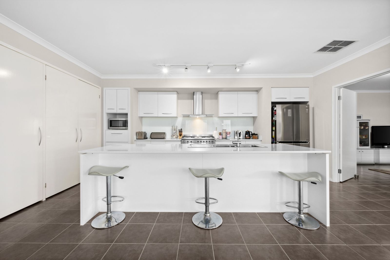 53 Highgrove Drive, Sunbury VIC 3429 Domain