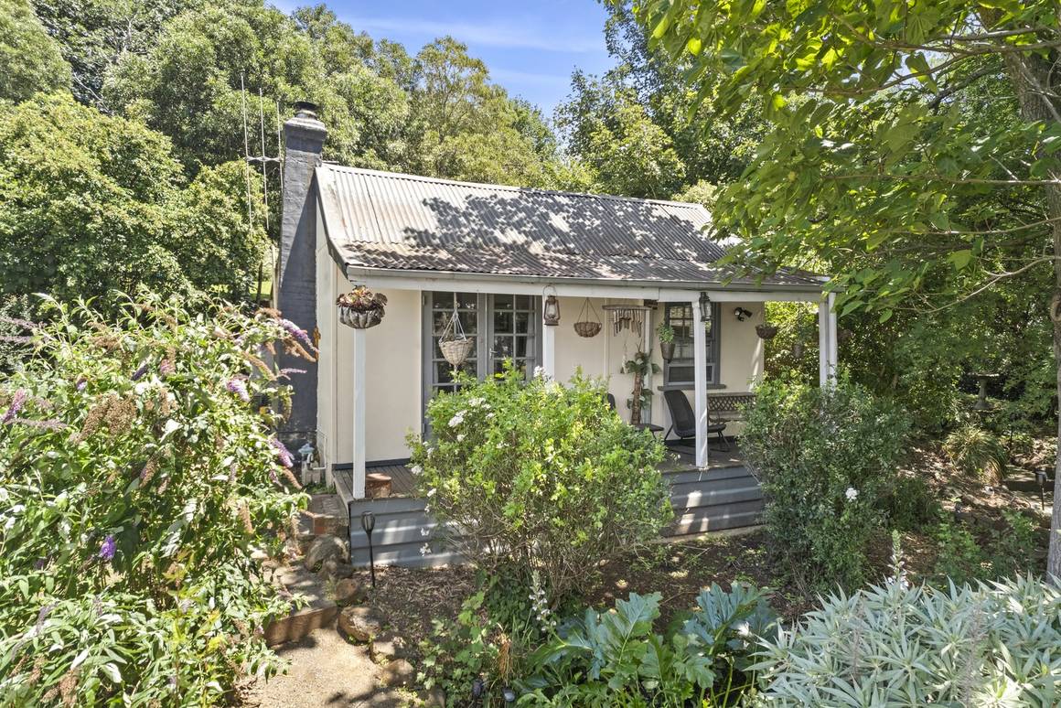 Picture of 18 East Street, DAYLESFORD VIC 3460