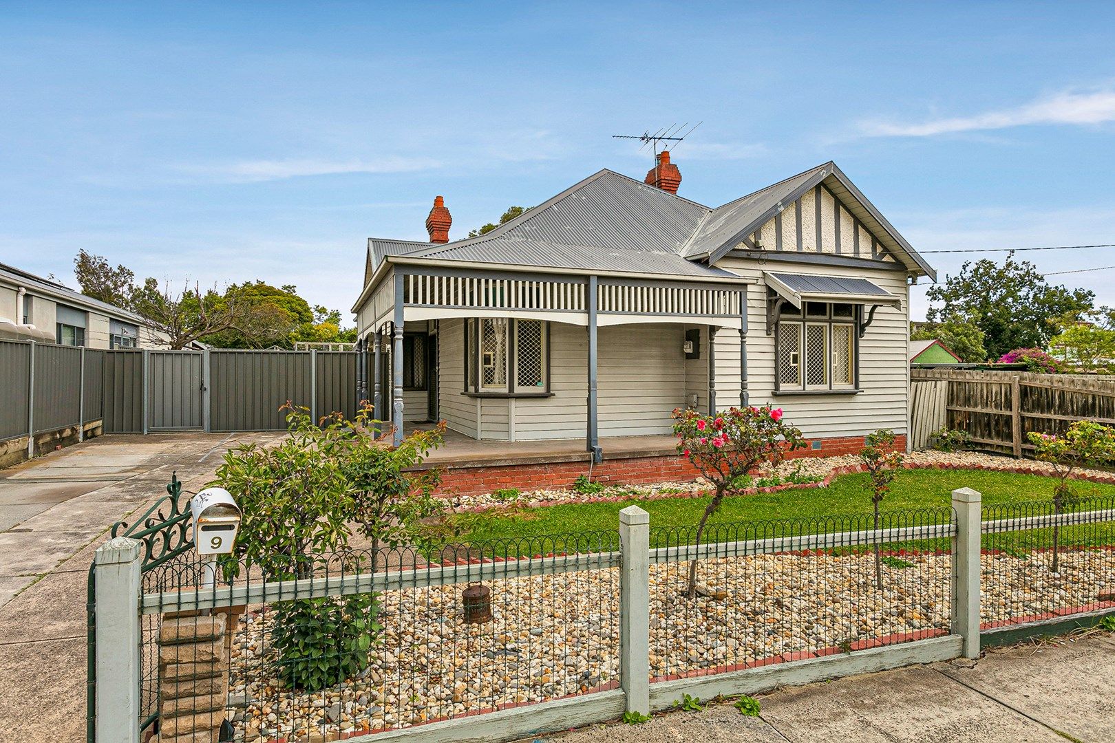 3 bedrooms House in 9 Hopetoun Parade BOX HILL VIC, 3128