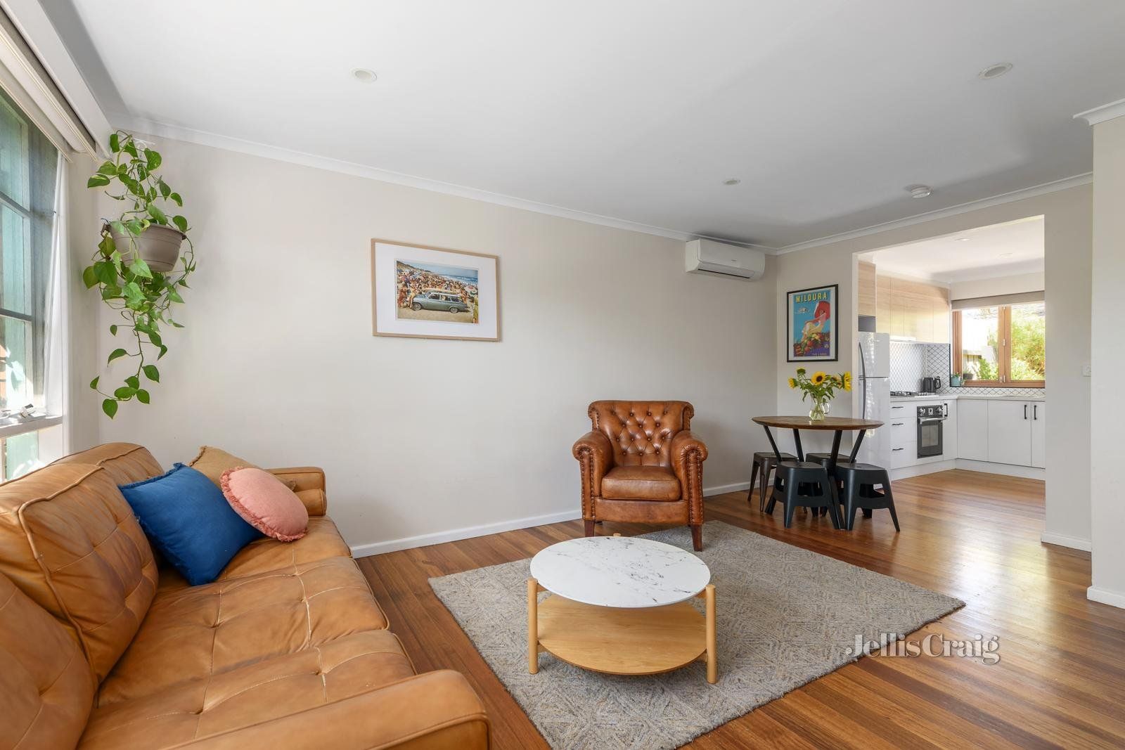 2 bedrooms Apartment / Unit / Flat in 1/84 Warrigal Road PARKDALE VIC, 3195