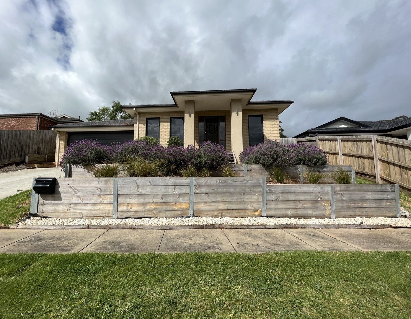 4 bedrooms House in 2 Orchard Court PAKENHAM VIC, 3810