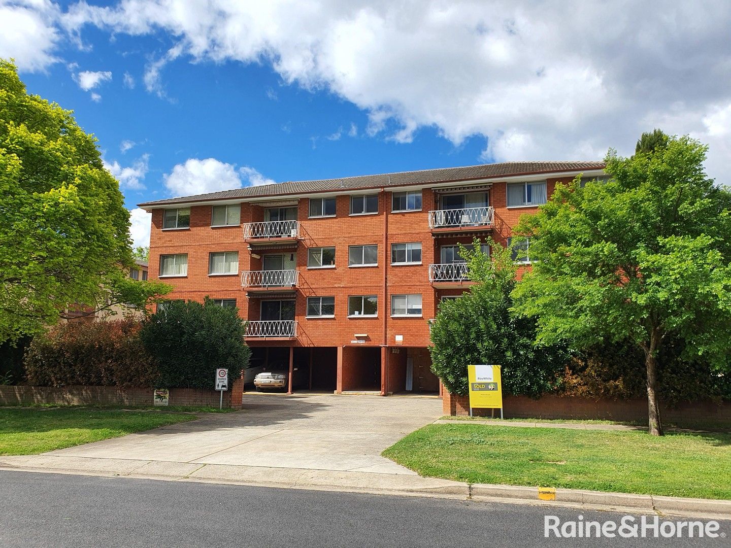 2 bedrooms House in 13/56 Trinculo Place QUEANBEYAN EAST NSW, 2620