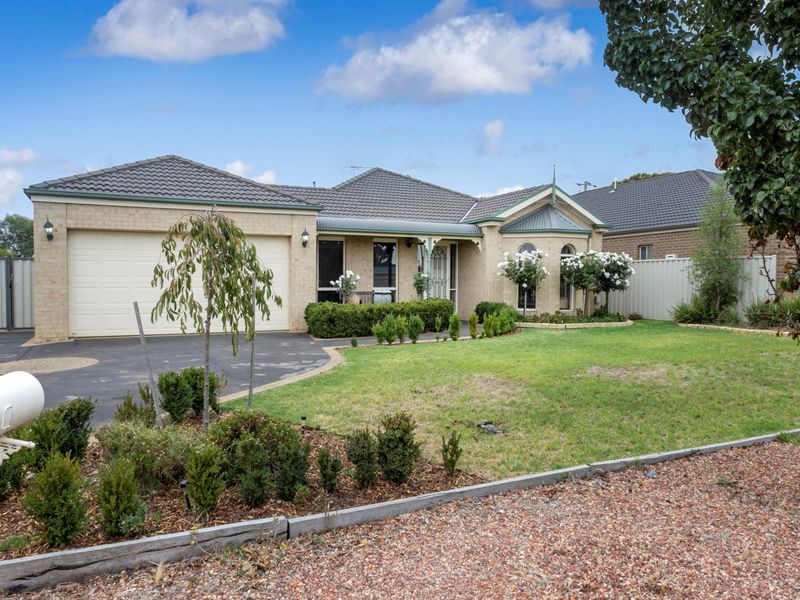 16 Stableford Chase, Harkness VIC 3337, Image 1