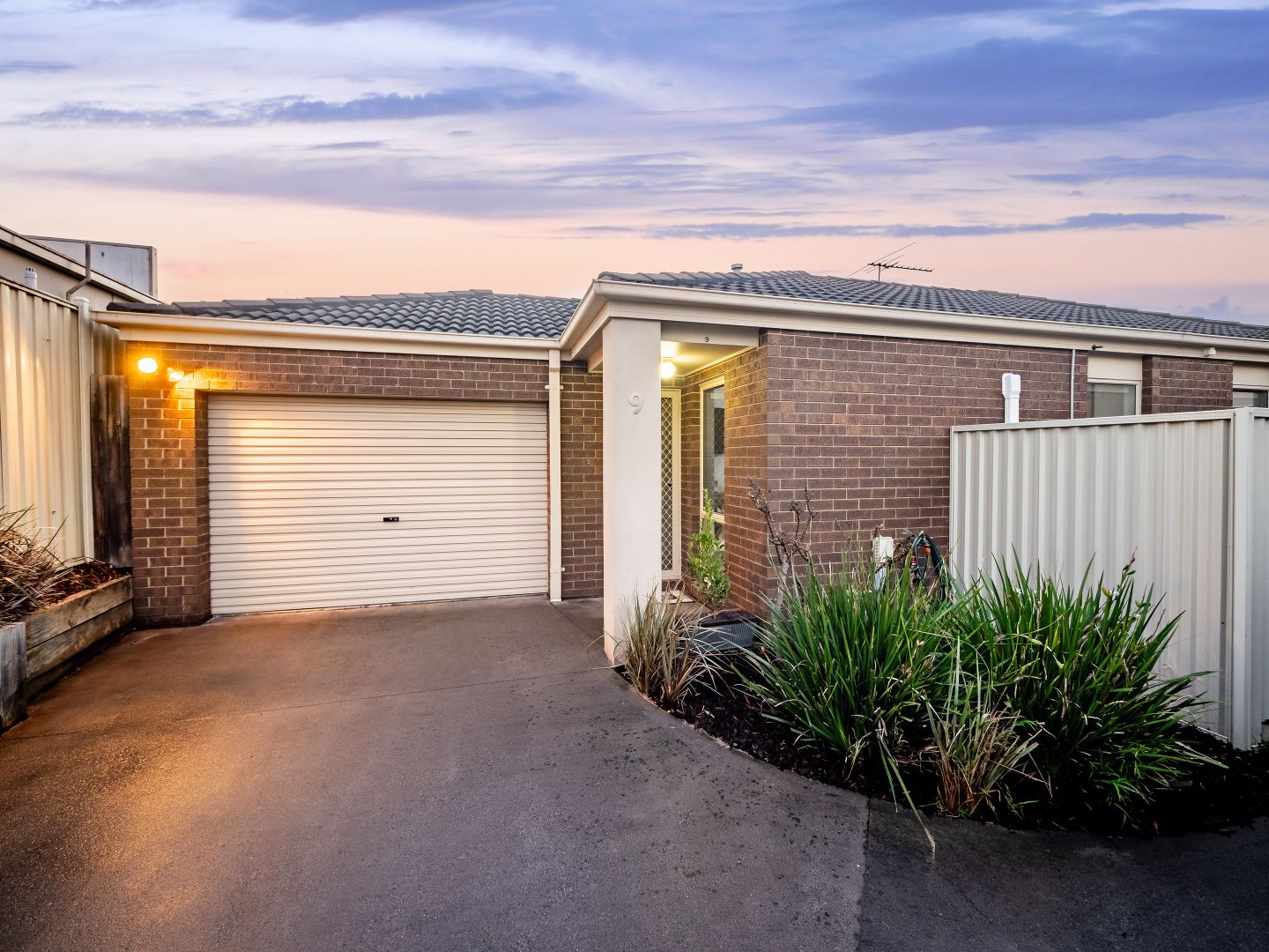 9/7 Monahans Road, Cranbourne West VIC 3977, Image 2