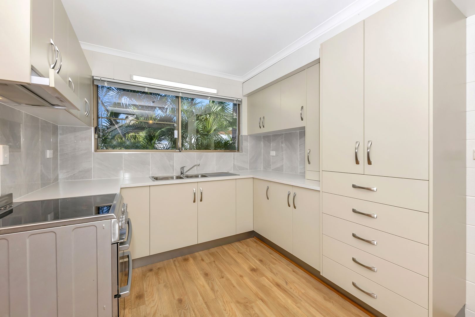 1/25 Flowers Street, Railway Estate QLD 4810