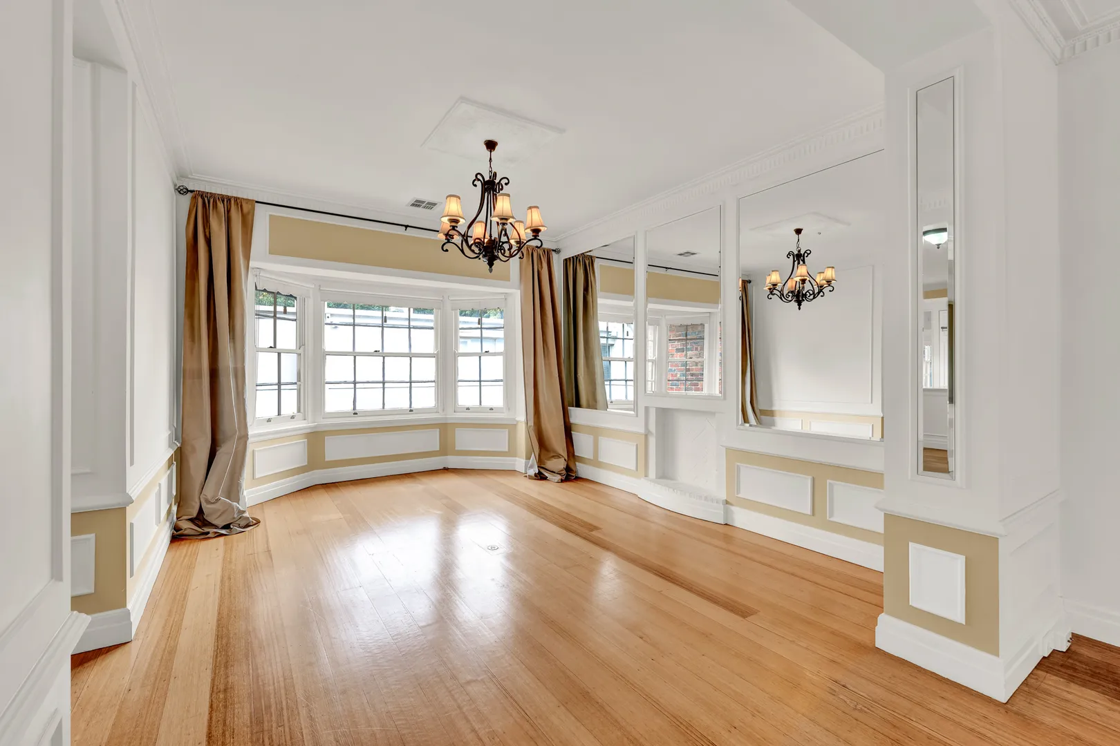 Unique English Toorak Apartment - View 4