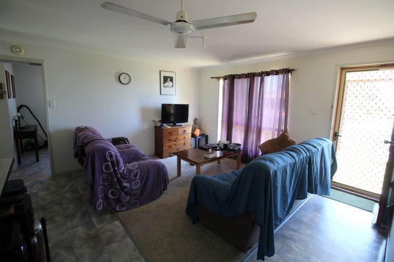 8 Burns Crescent, Wondai QLD 4606, Image 2