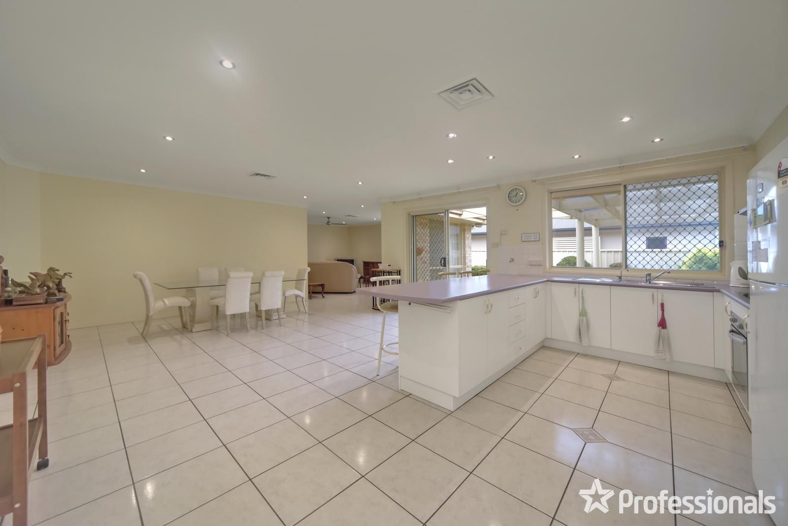 77 Sheraton Circuit, Bomaderry NSW 2541, Image 1