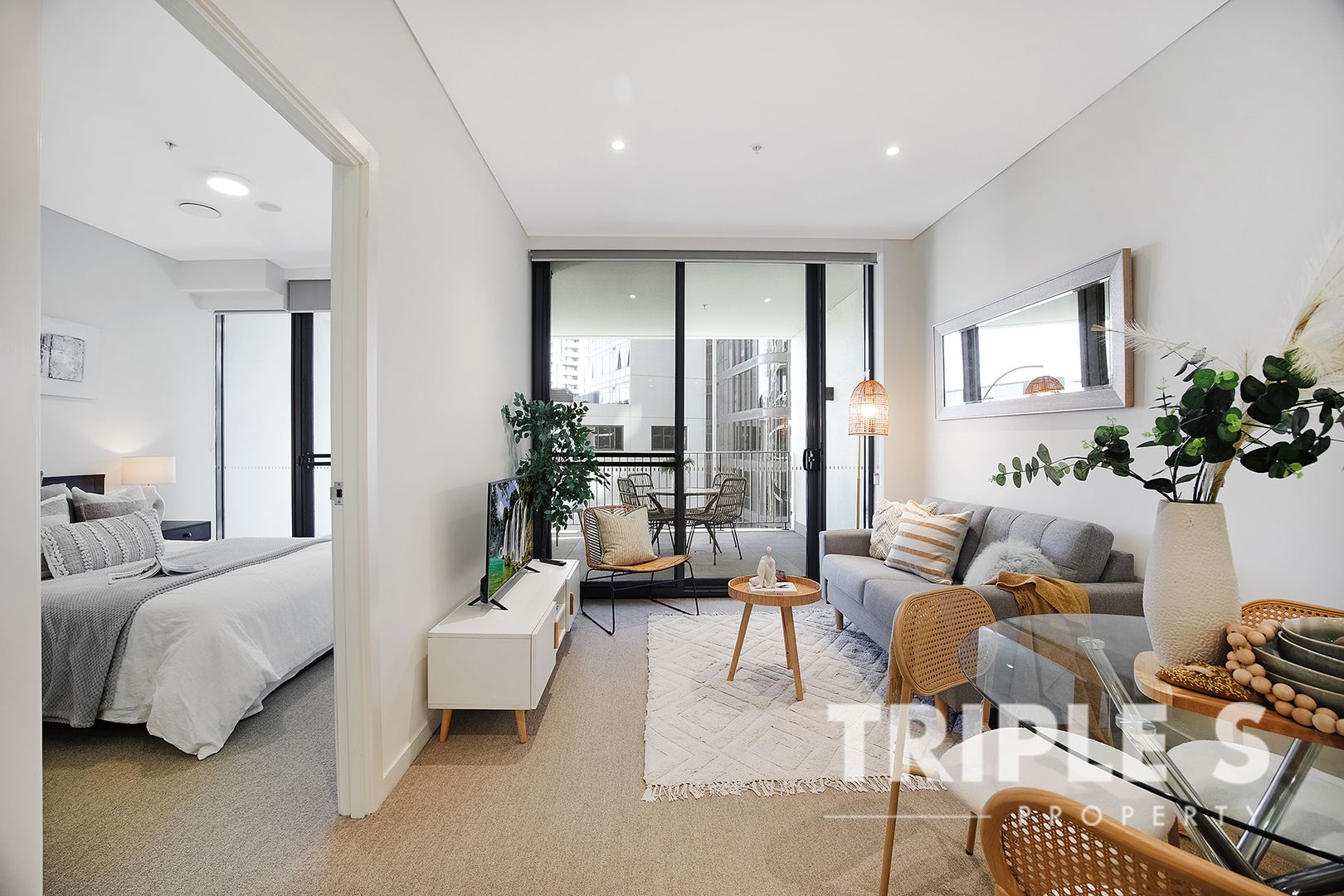 504/6 Waterways Street, Wentworth Point NSW 2127, Image 2