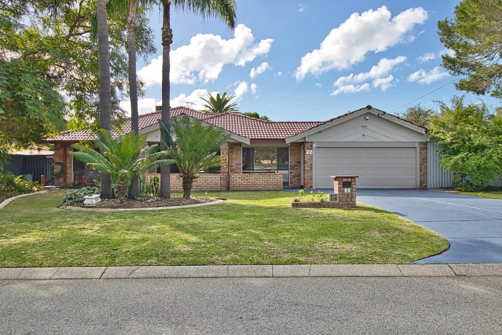 4 bedrooms House in 2 Falcon St ROCKINGHAM WA, 6168
