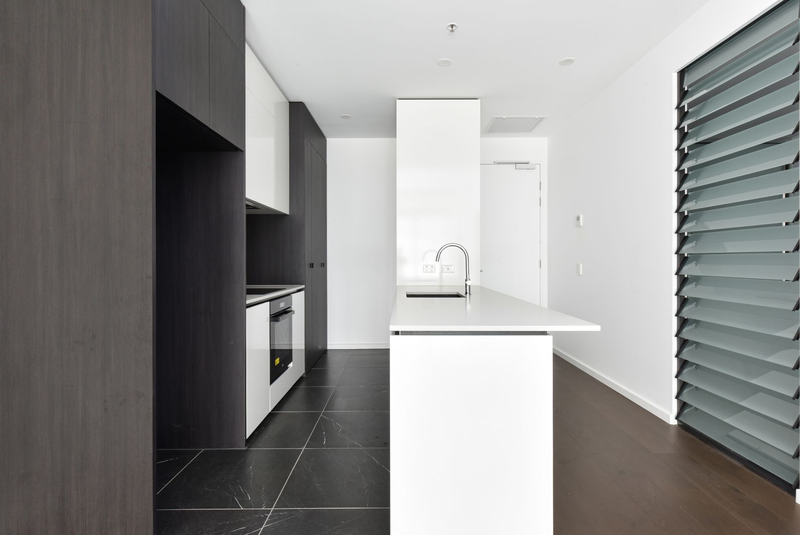 6/7 Light Street, Griffith ACT 2603, Image 2