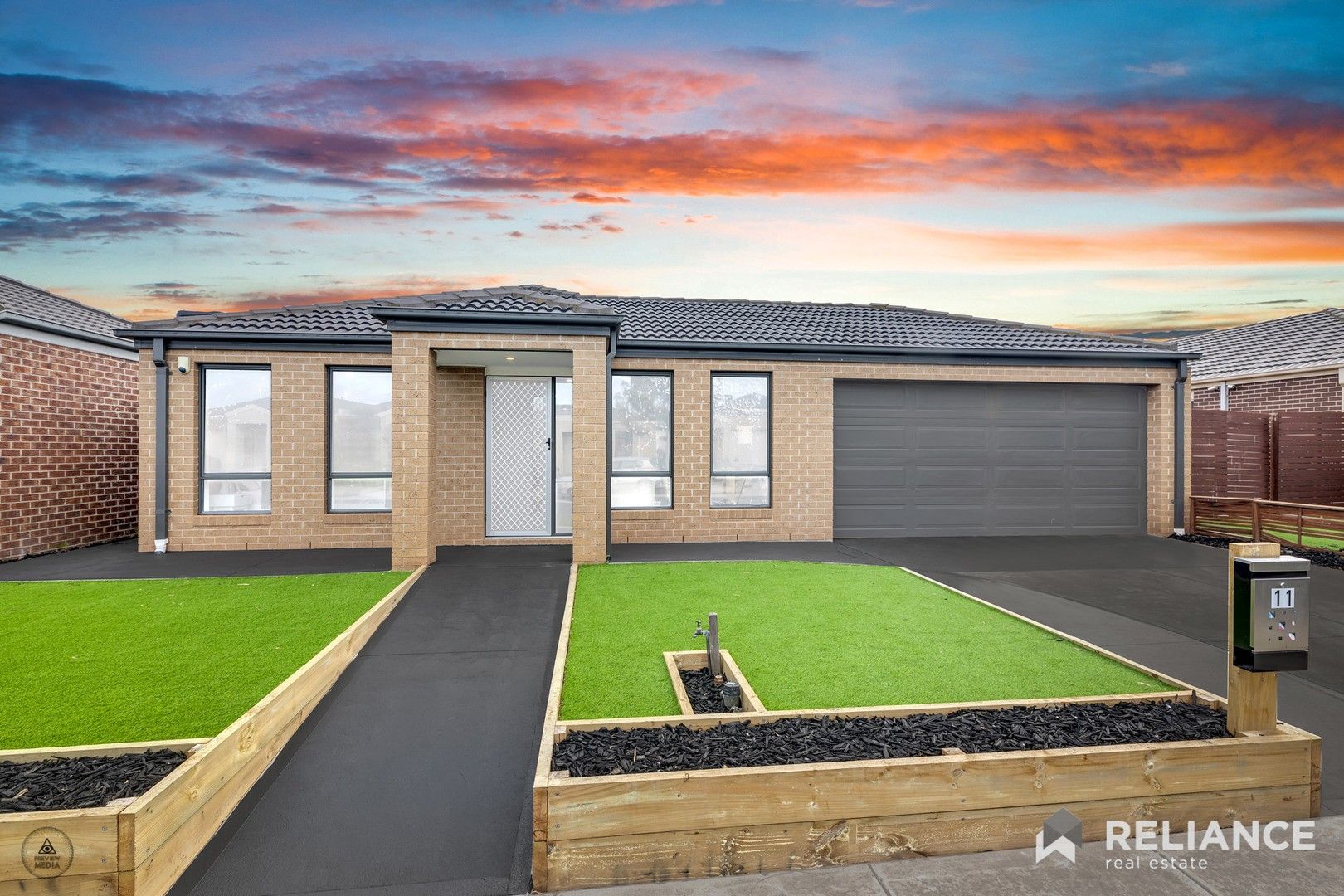4 bedrooms House in 11 Starflower Way TRUGANINA VIC, 3029