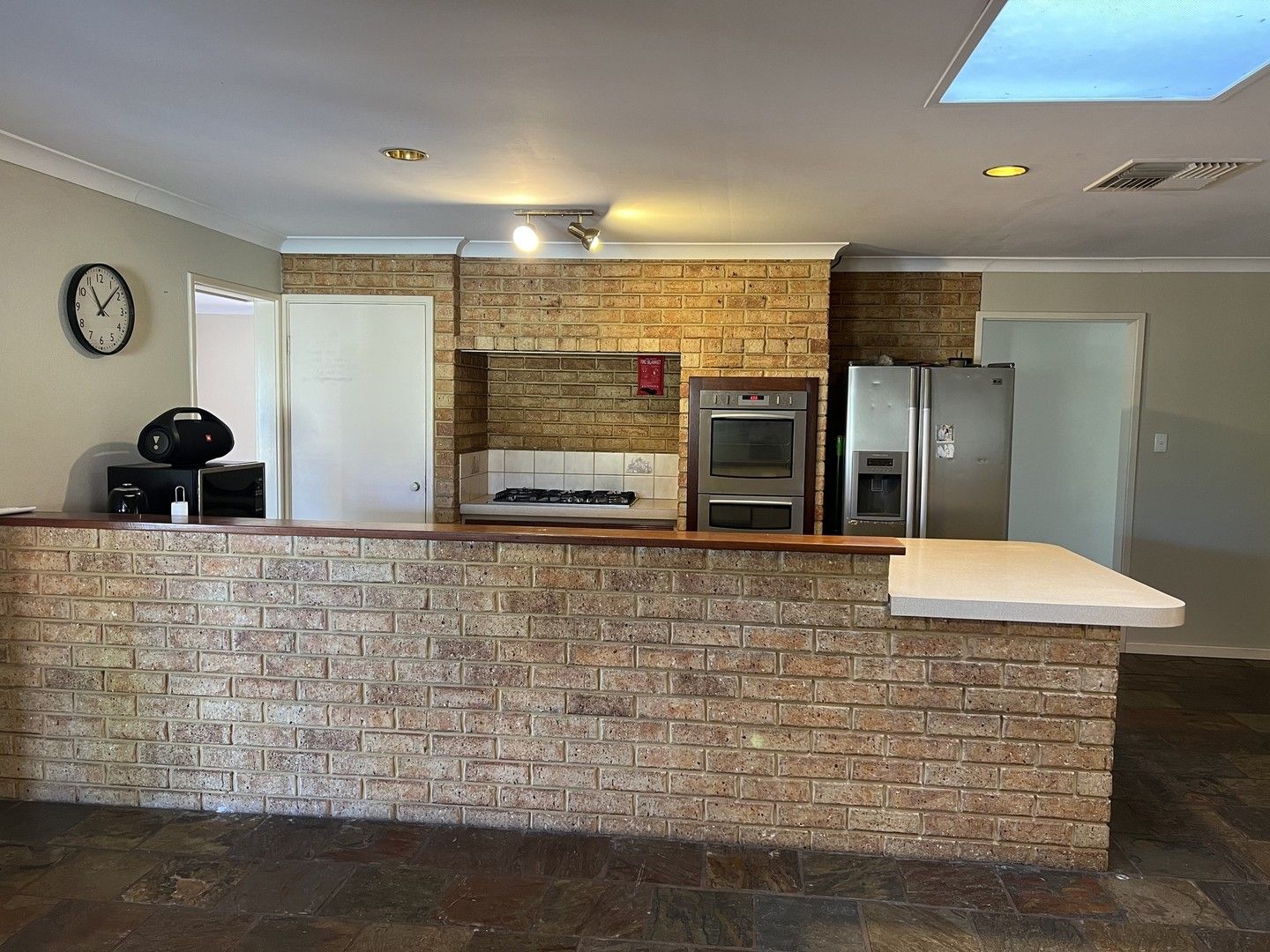 4 bedrooms House in 28 Knightsbridge Way THORNLIE WA, 6108