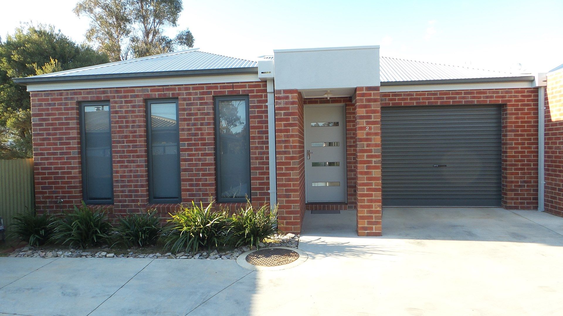 2 bedrooms Townhouse in 2/7 Yeats Street CASTLEMAINE VIC, 3450