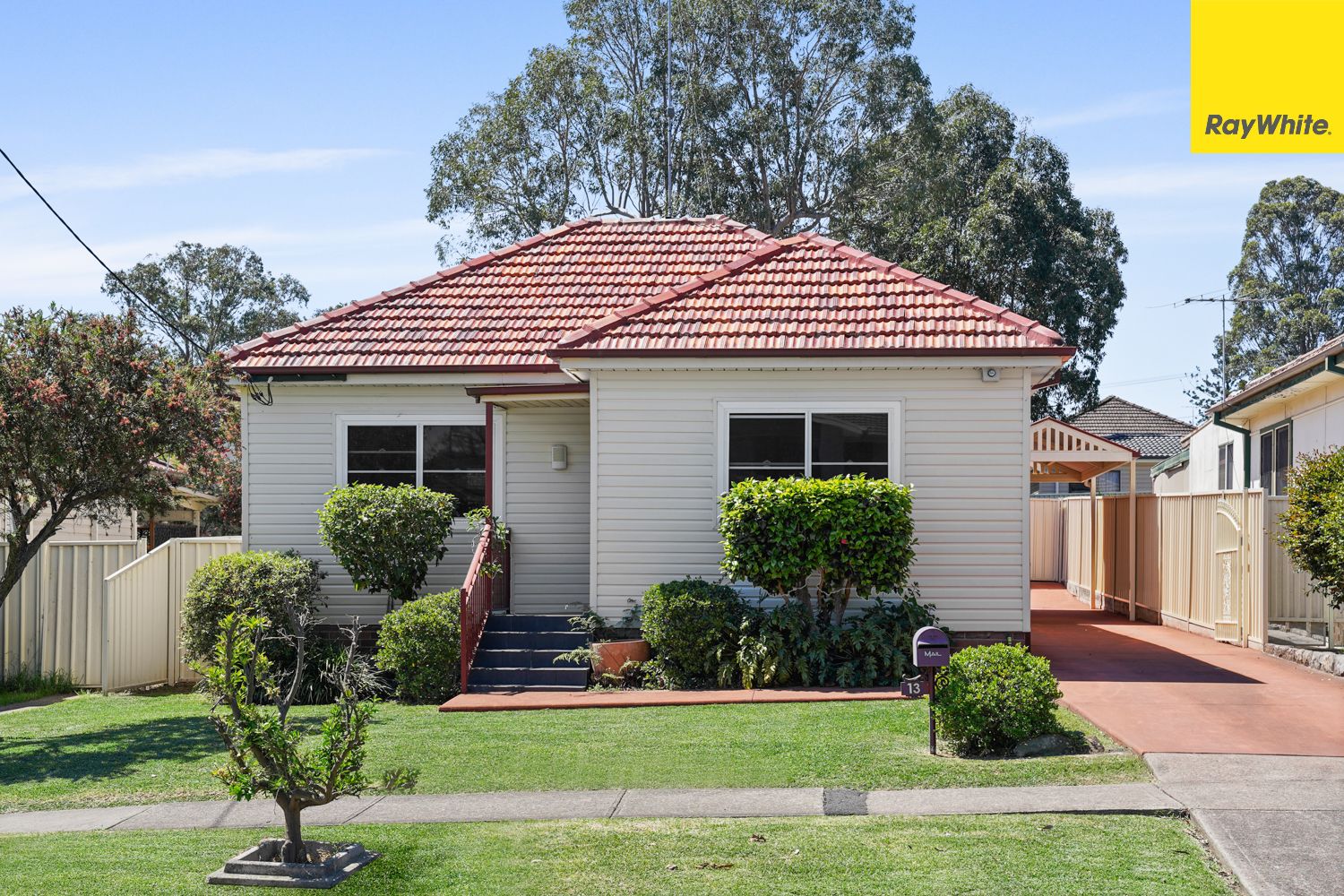 4 bedrooms House in 13 Rowley Street PENDLE HILL NSW, 2145