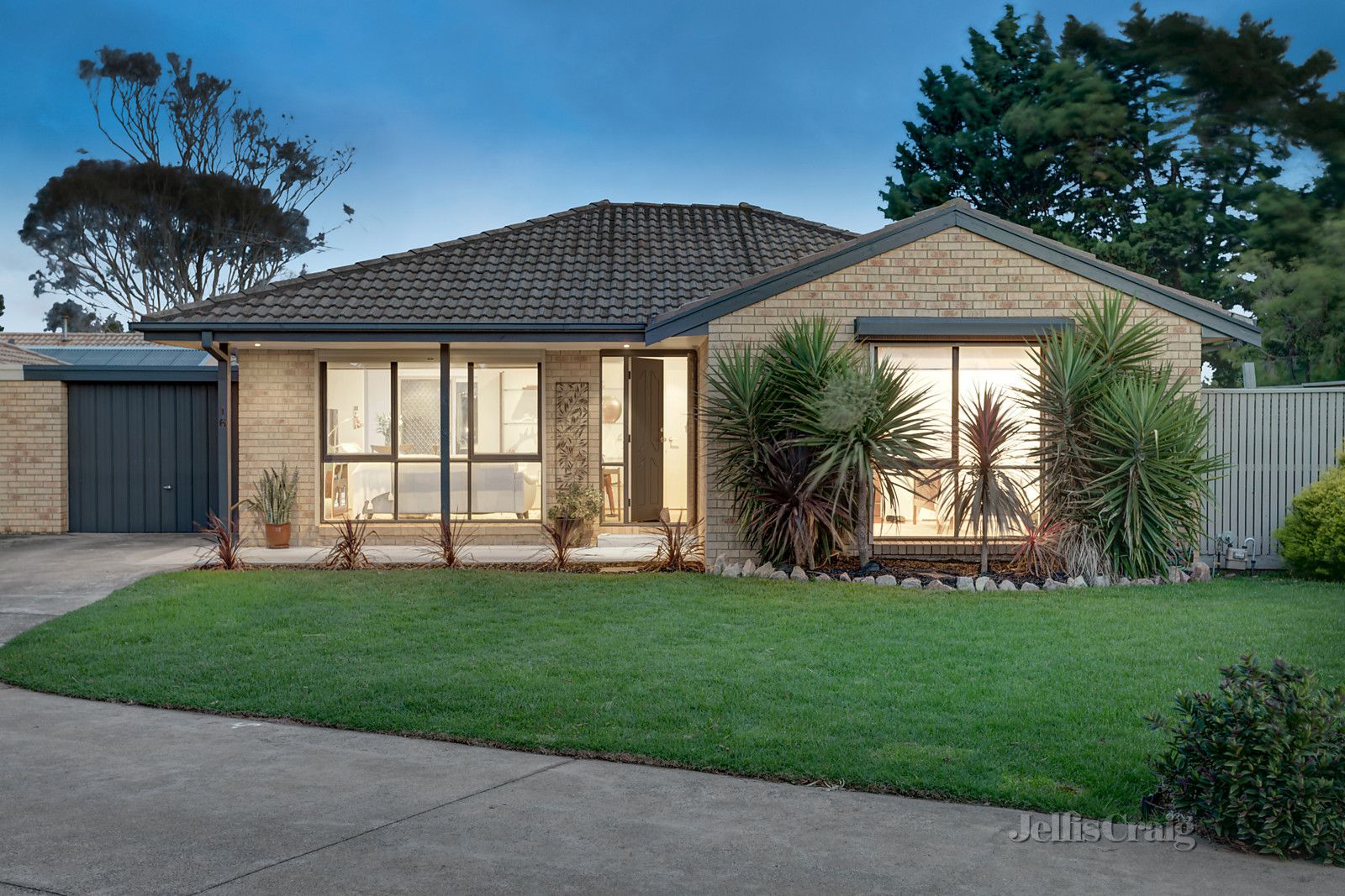 16 Longbeach Close, Aspendale VIC 3195, Image 0