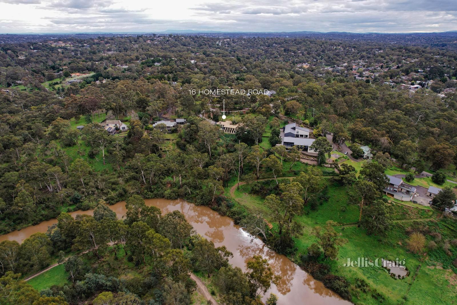 5 bedrooms House in 16 Homestead Road ELTHAM VIC, 3095