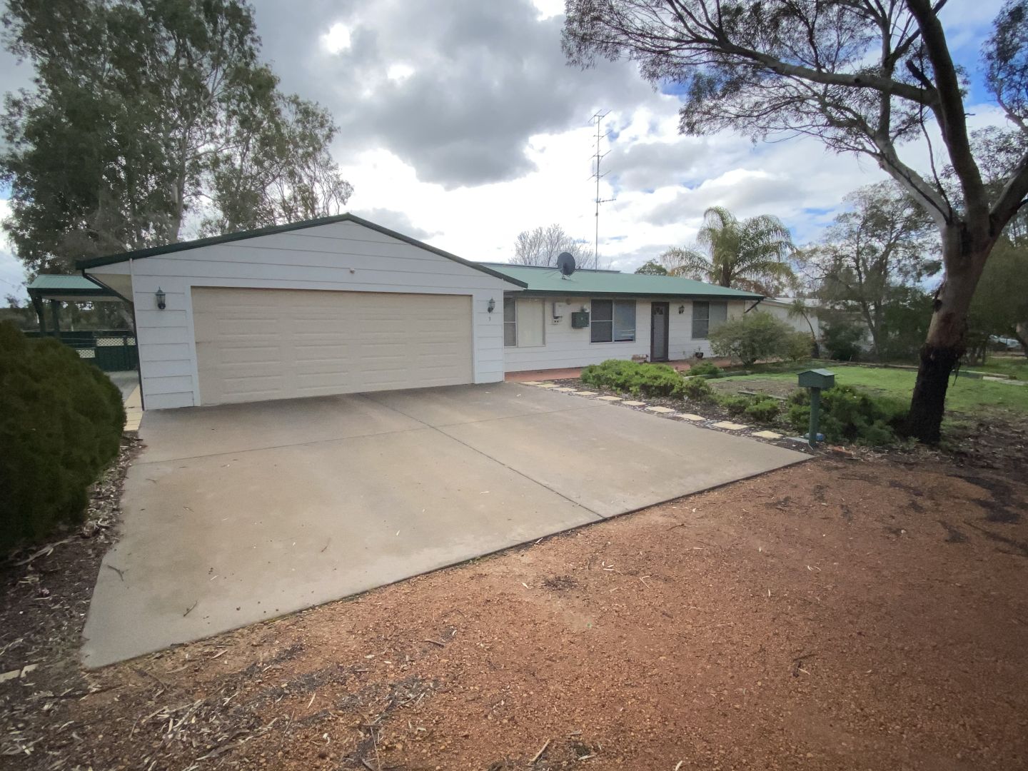 3 Emmet Place, York WA 6302