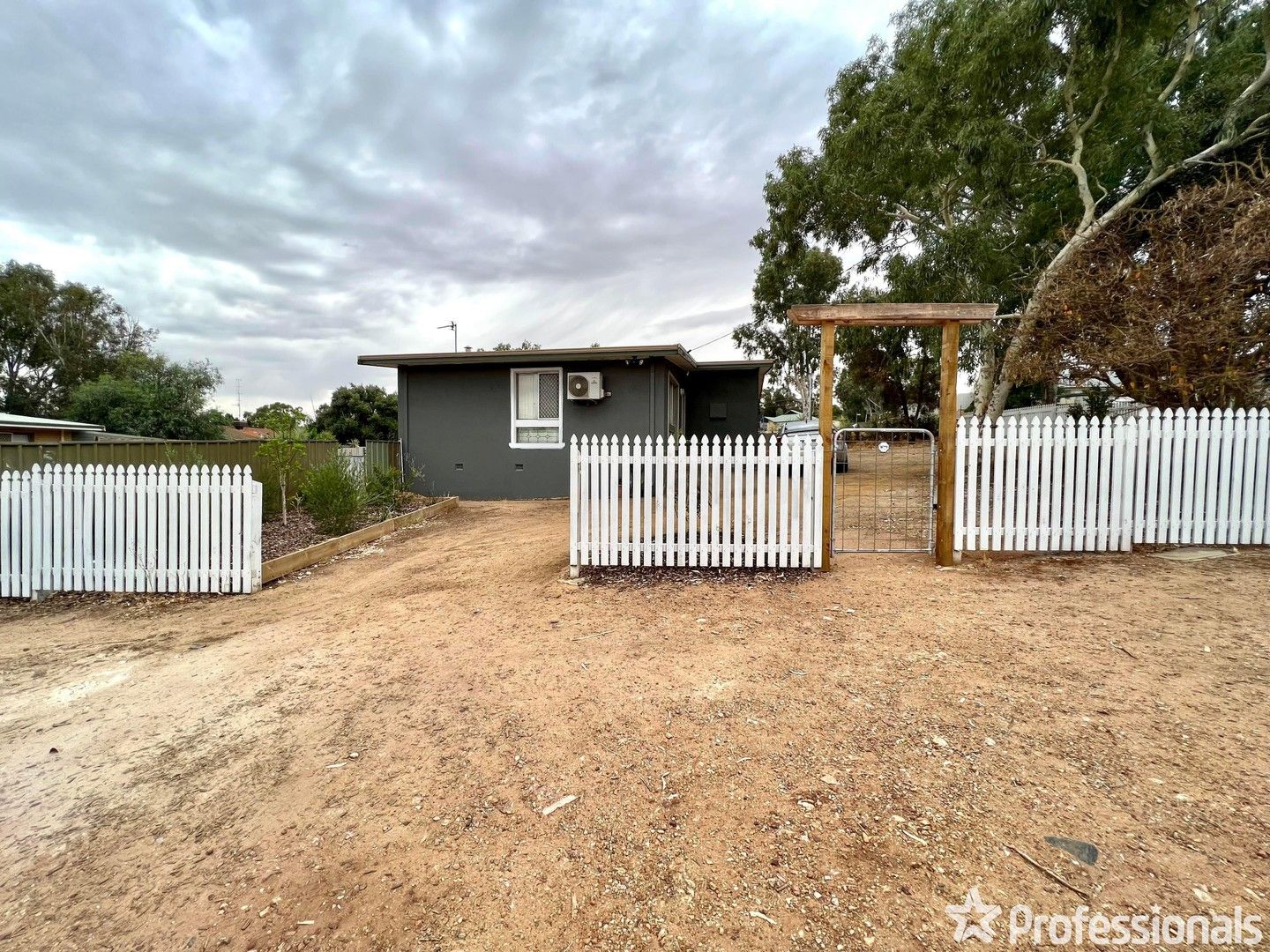 8 Barrow Street, Northam WA 6401, Image 0