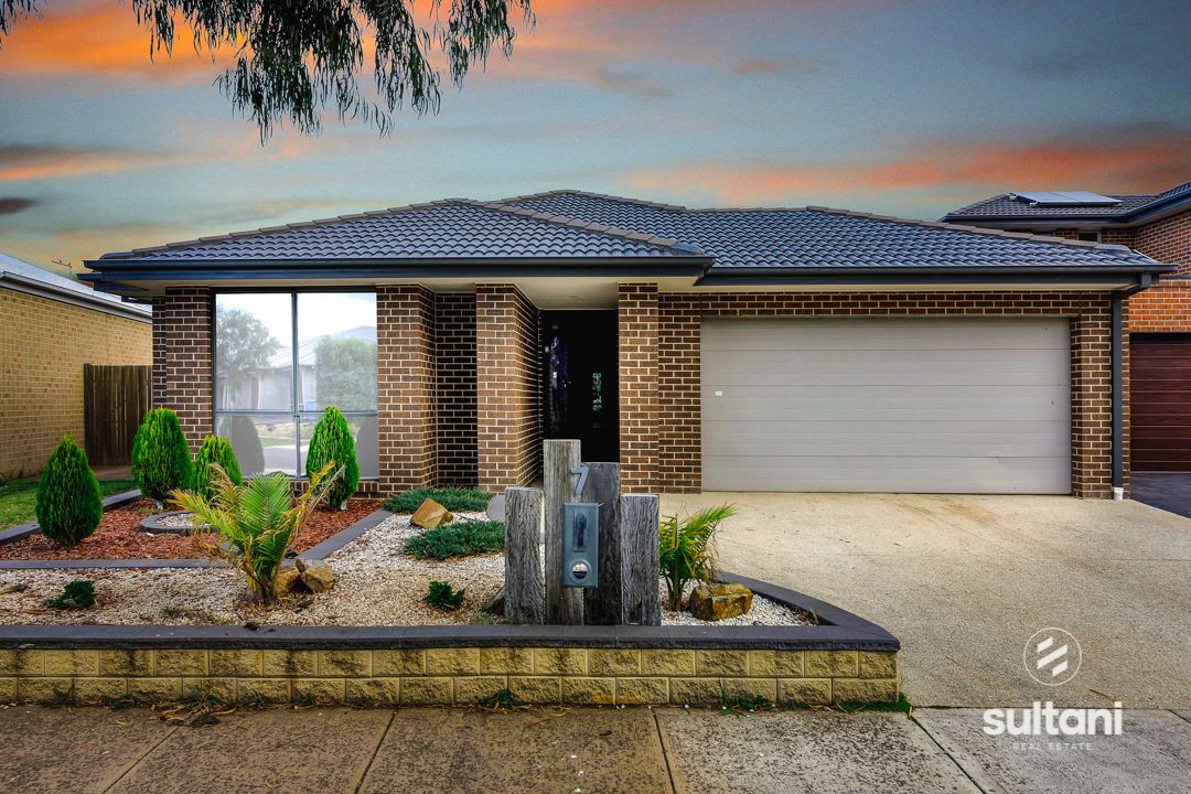 7 Faringdon Crescent, Cranbourne North VIC 3977